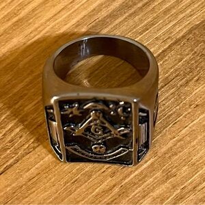 MASONIC RING on silver tone with free mason symbols size 8
